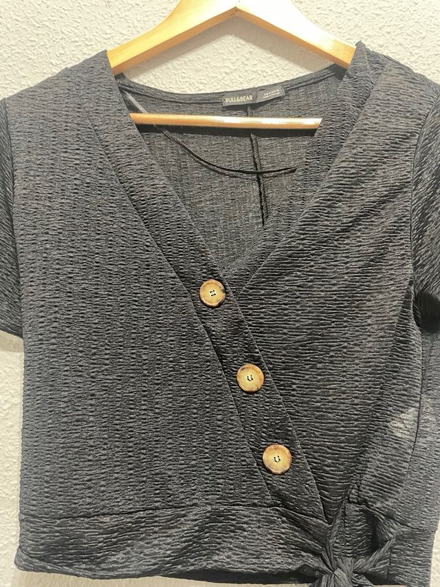 Blusa corta negra Pull&Bear