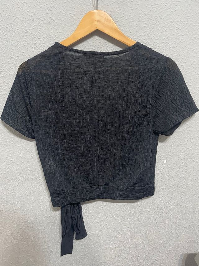 Blusa corta negra Pull&Bear