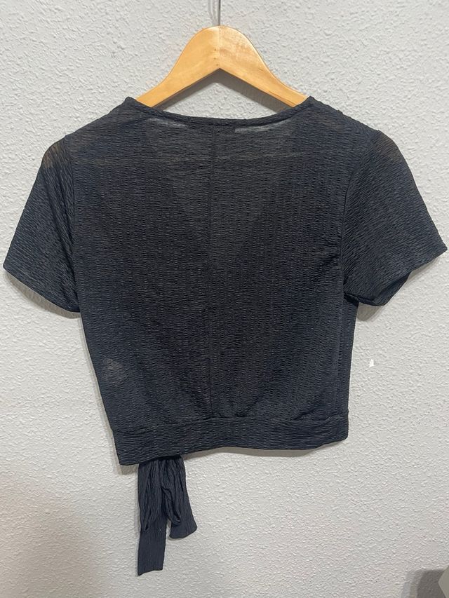 Blusa corta negra Pull&Bear