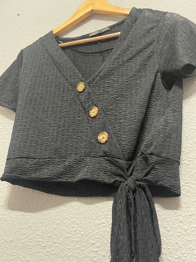 Blusa corta negra Pull&Bear