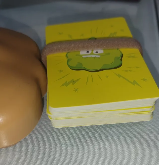Juego de mesa Poop con cartas