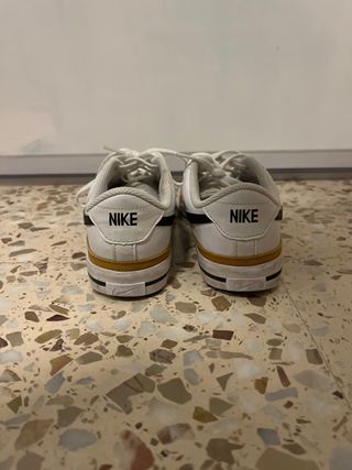 Zapatillas Nike Blancas y Doradas Talla 42