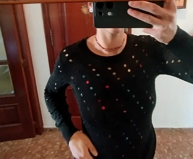 Vestido negro troquelado con forro