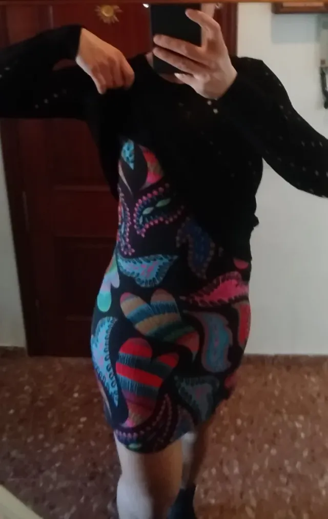 Vestido negro troquelado con forro