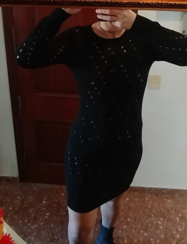 Vestido negro troquelado con forro