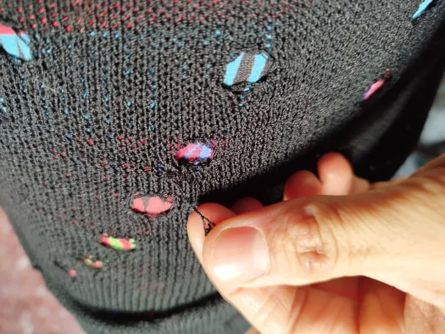 Vestido negro troquelado con forro