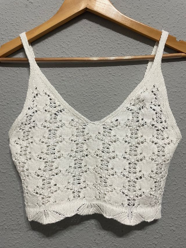 Top blanco de punto calado