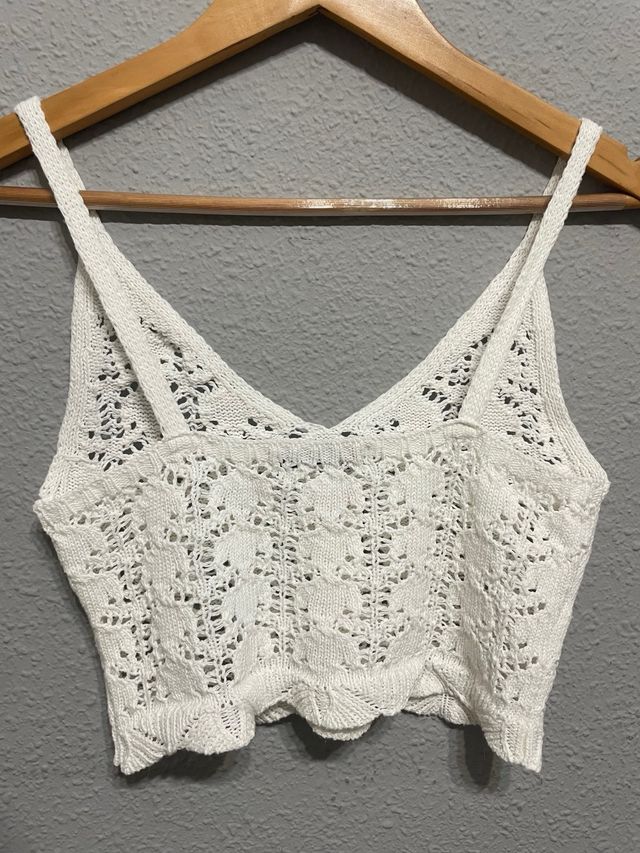 Top blanco de punto calado