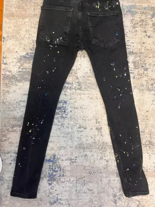 Pantalón vaquero negro