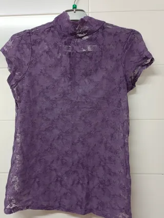 Blusa morada de encaje