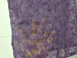 Blusa morada de encaje