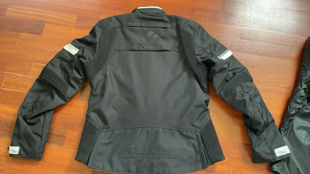 Giacca moto invernale nera con protezioni