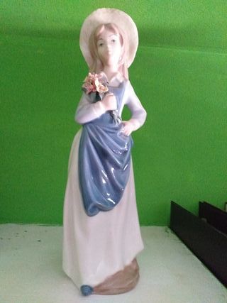 Figura de porcelana hecha a mano