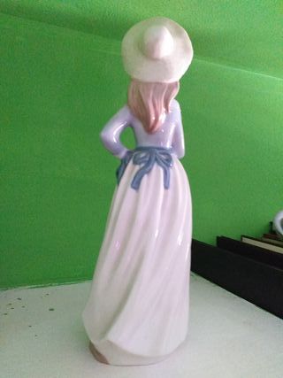 Figura de porcelana hecha a mano