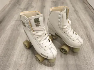 Patines de 4 ruedas blancos. Talla 34