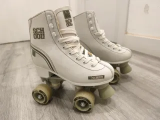 Patines de 4 ruedas blancos. Talla 34