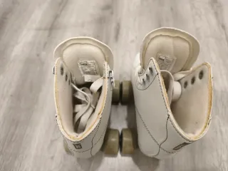 Patines de 4 ruedas blancos. Talla 34