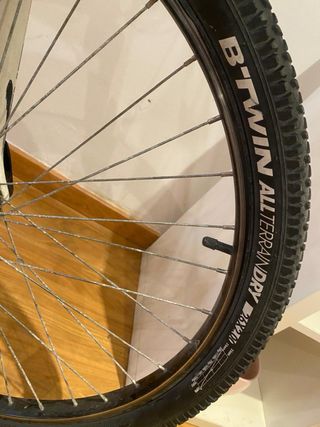 Bicicleta de montaña blanca