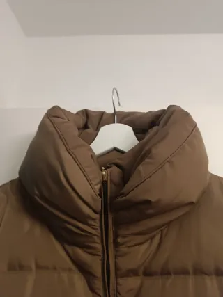 Abrigo Zara plumífero verde marrón