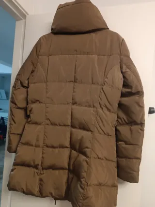 Abrigo Zara plumífero verde marrón