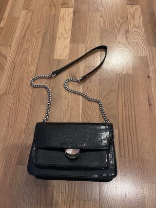 Bolso negro Stradivarius