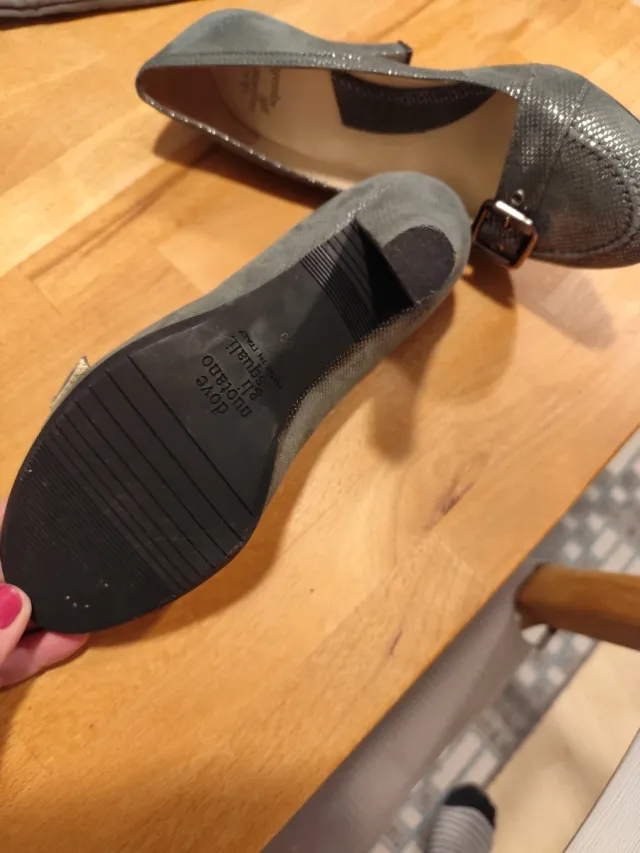 Décolleté grigie con fibbia