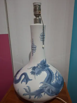 Lámpara de mesa porcelana dragón azul