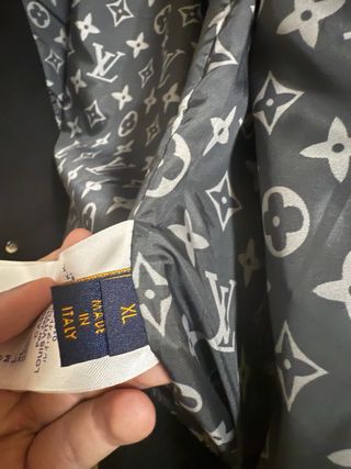 Chaqueta Louis Vuitton Negra con Brillantes