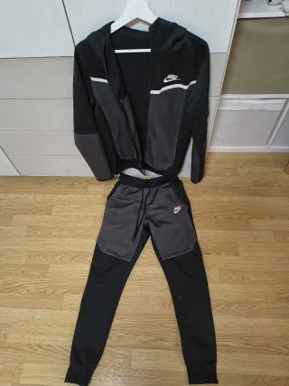 Chándal Nike Tech Negro y Gris