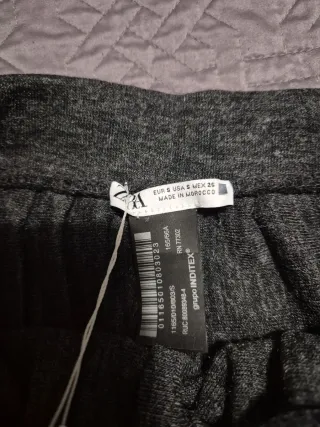 Falda Zara gris plisada