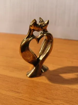 Statuetta gatti cuore bronzo