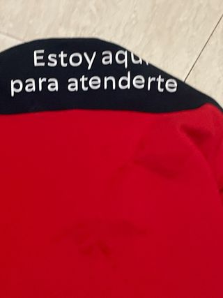 Chaqueta polar roja con cremallera