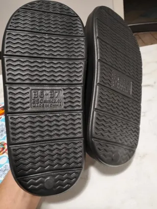 Pantofole donna Winnie the Pooh nere