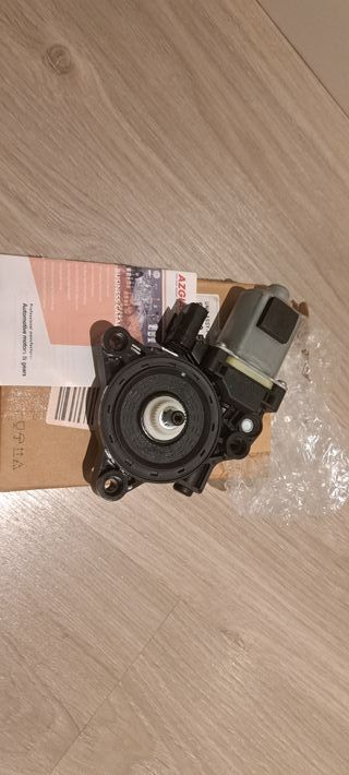 Motor Elevalunas REF: 83460-F8000