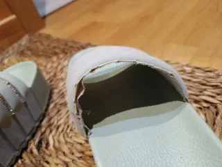 Chanclas verdes con pedrería