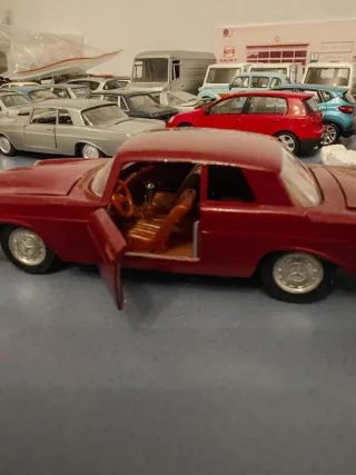 Mercedes 250 Pilen 1/43