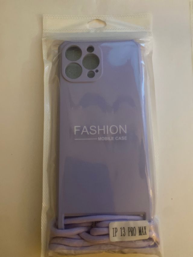 Funda Móvil Morada Iphone 13 Pro Max con cordón.