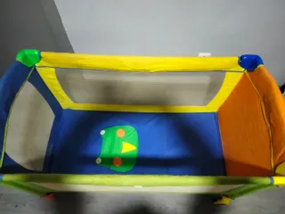 Cuna de viaje plegable