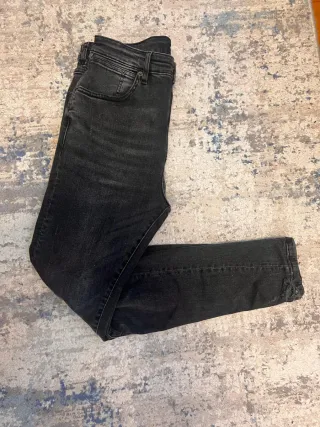 Pantalón vaquero negro