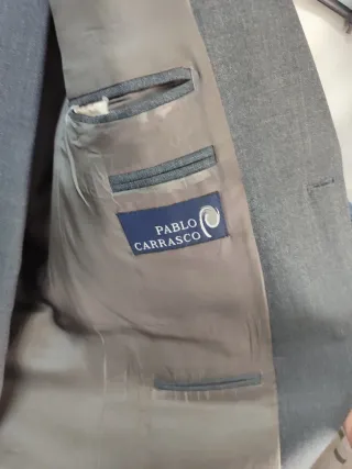 Traje de chaqueta y pantalón gris