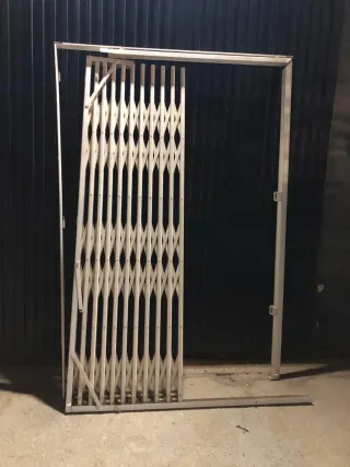 Reja de seguridad extensible