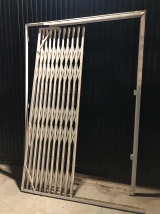 Reja de seguridad extensible