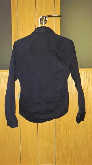 Camisa negra bordada flores