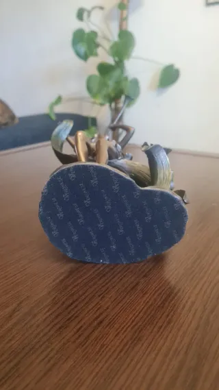 Figura de Hada Sobre Flores de Lirios Art Noveau