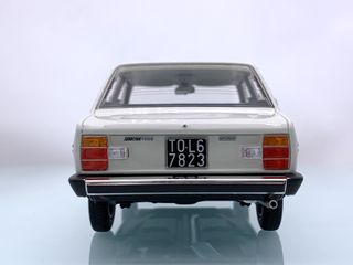 1:18 Fiat 131 Mirafiori Especial 1600 Blanco 1974