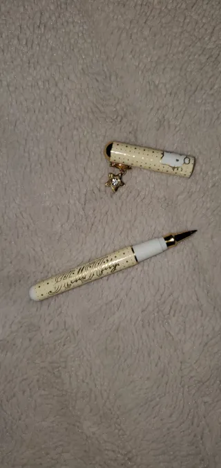 Agenda Hello Kitty color crema con decorazioni