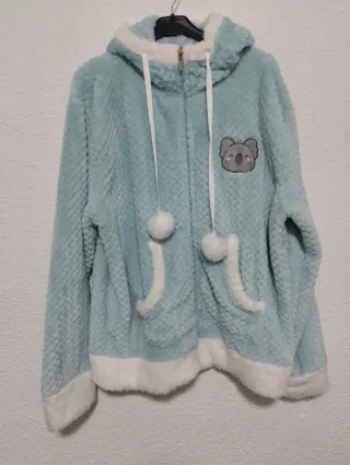 Bata de casa azul y blanca con capucha