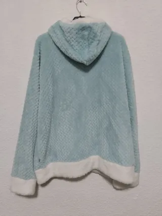 Bata de casa azul y blanca con capucha