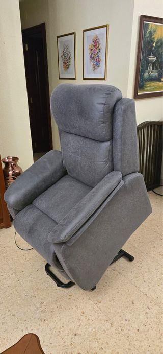 Poltrona reclinabile elettrica come nuova - 6 mesi
