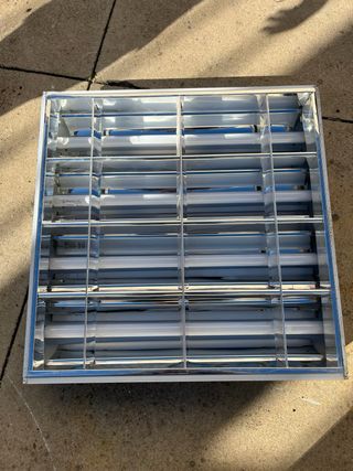 Luminaria fluorescente con rejilla